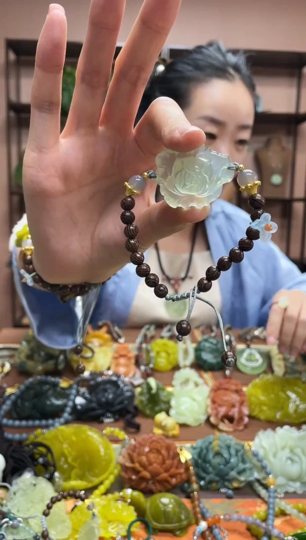 未镶嵌岫玉吊坠多样性发货发其中之一