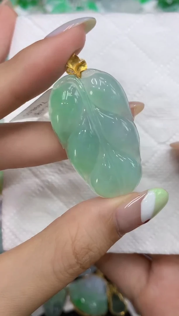 翡翠18K金镶嵌颈饰111111111111