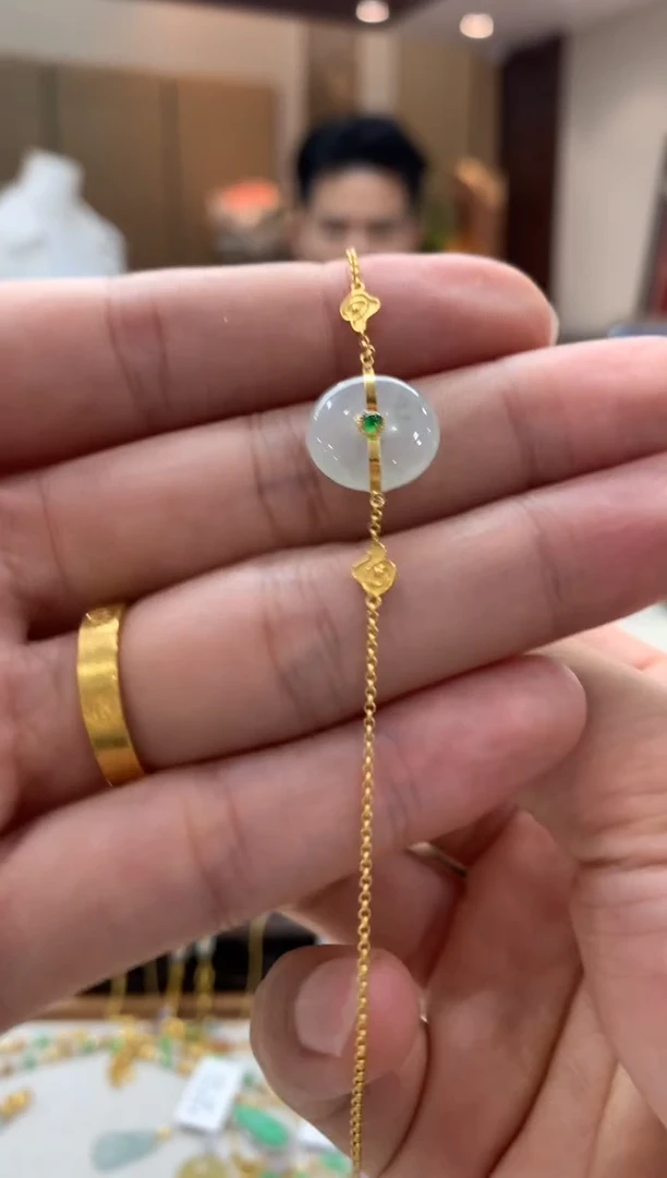 18K金镶嵌手链翡翠手链