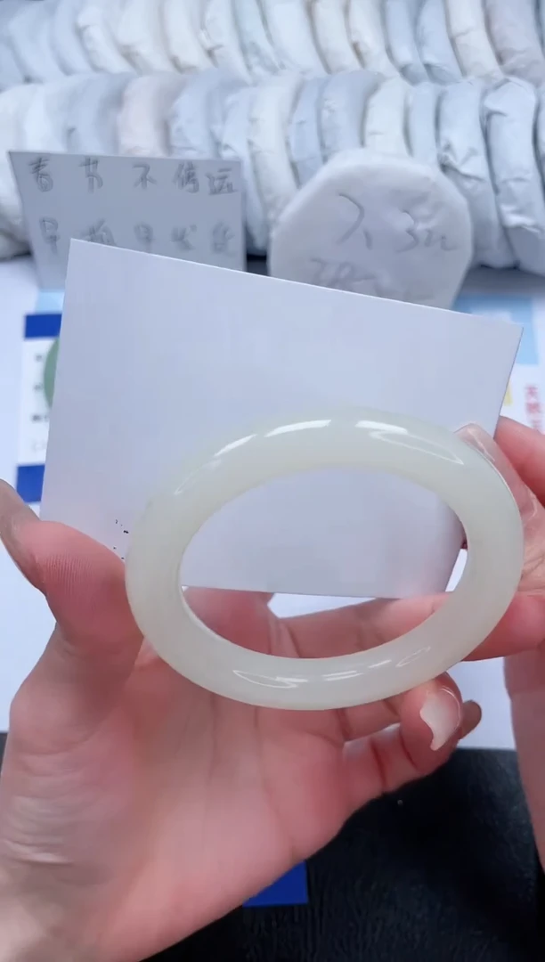 【闪购商品】石英质玉手镯未镶嵌T153-55