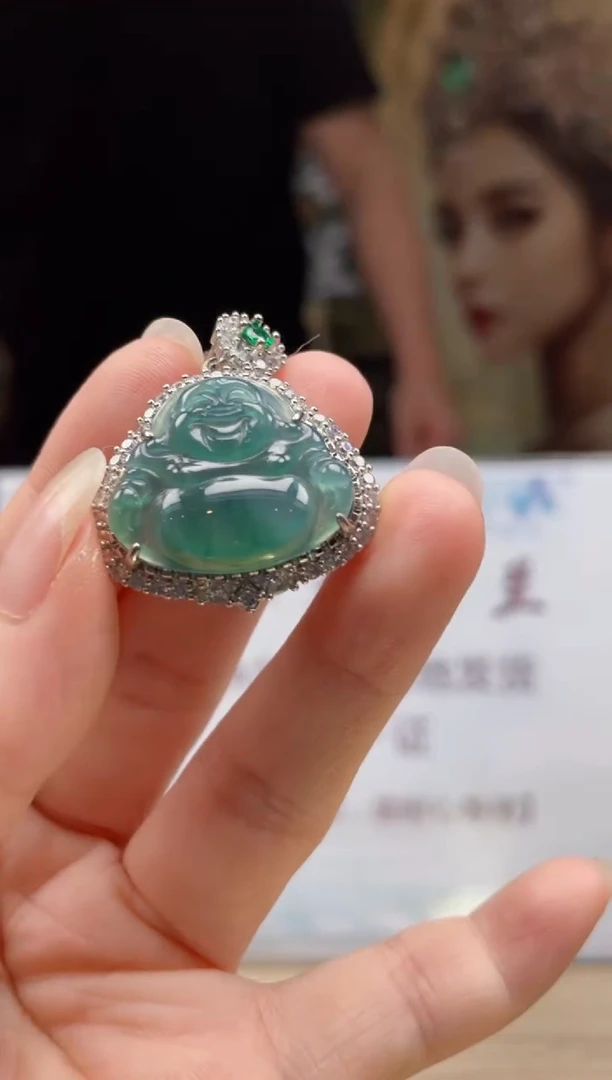 翡翠未镶嵌颈饰      *48