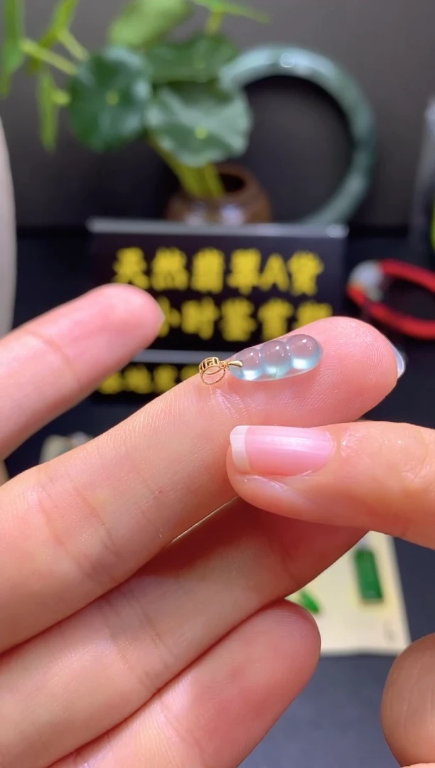 翡翠18K金镶嵌颈饰翡翠吊坠