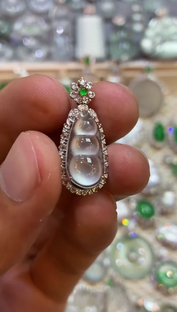 吊坠(不含链)18K金镶嵌翡翠豆子