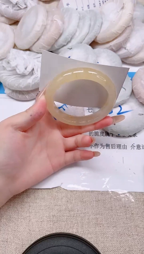 未镶嵌手镯石英质玉131-59黄