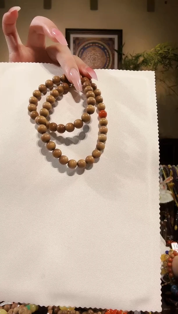 颈饰未镶嵌南红玛瑙老山檀