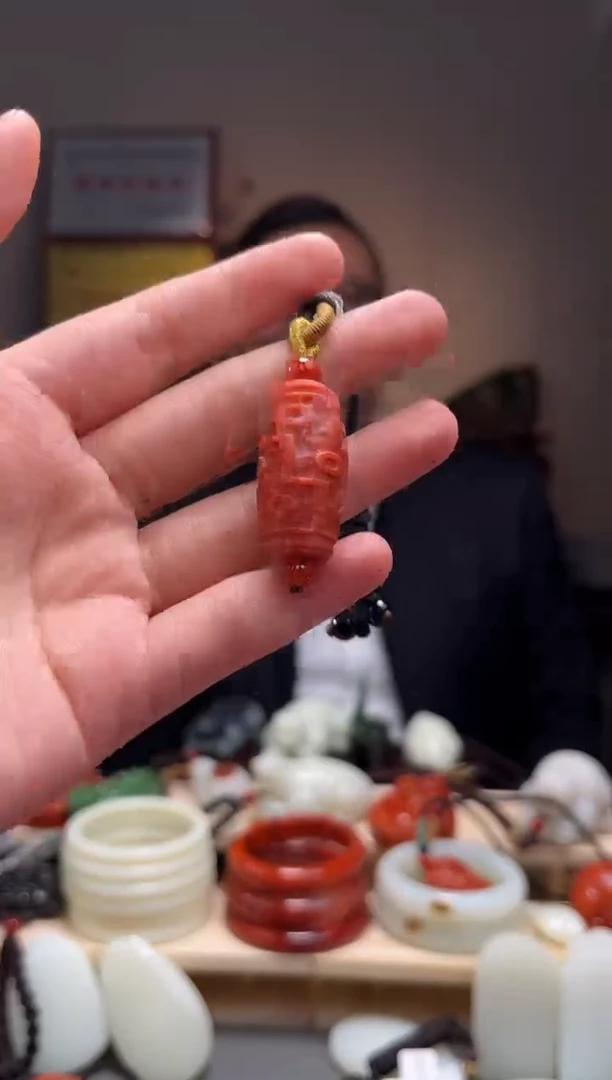 颈饰未镶嵌南红玛瑙吊坠