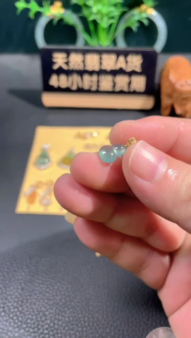 颈饰18K金镶嵌翡翠翡翠