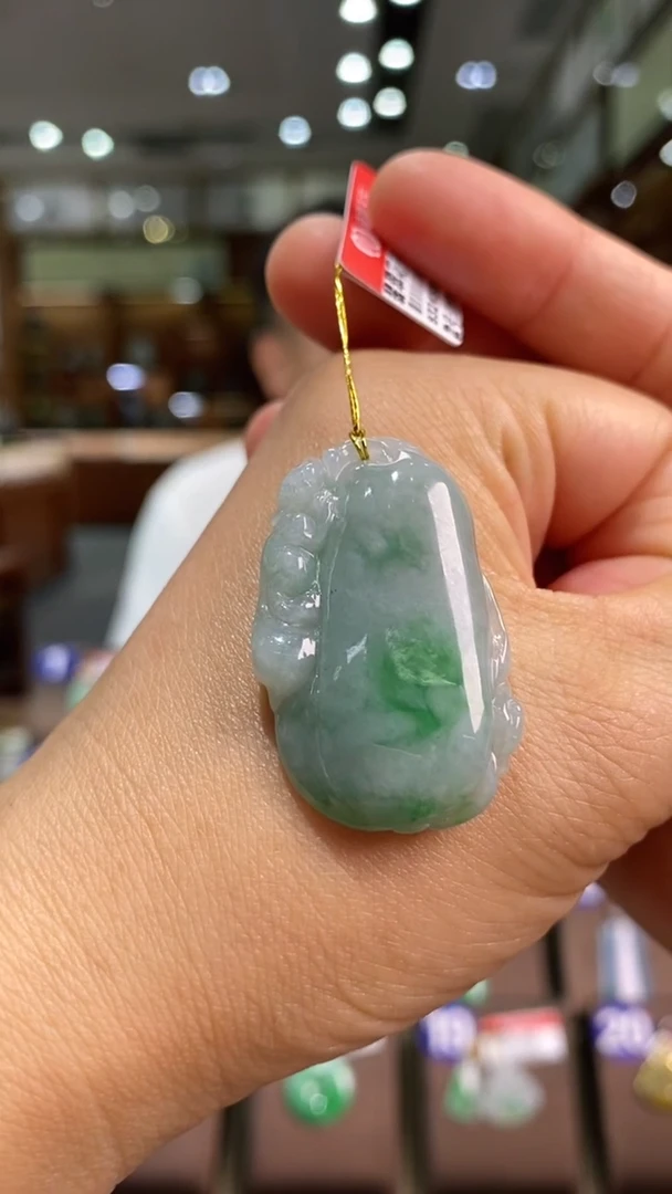 翡翠未镶嵌颈饰花件