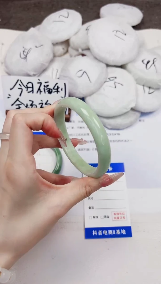 石英质玉手镯未镶嵌110-翠玉-圈口62