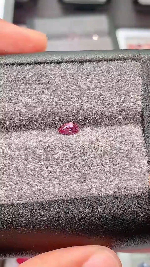 【闪购商品】尖晶石裸石未镶嵌水滴