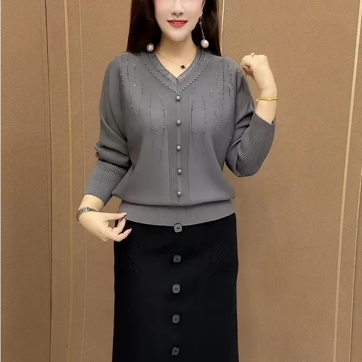 轻奢款优雅中年女装时髦钉珠设计纯色厚款保暖毛衣气质妈妈遮肚装