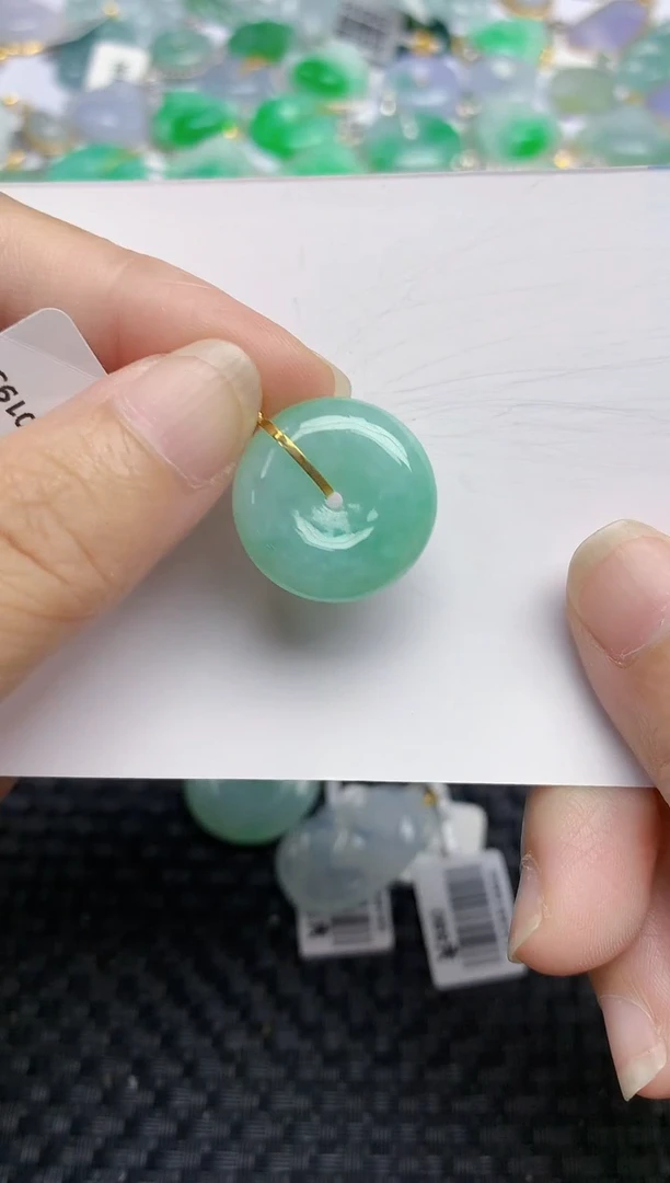 翡翠18K金镶嵌颈饰天然翡翠A货