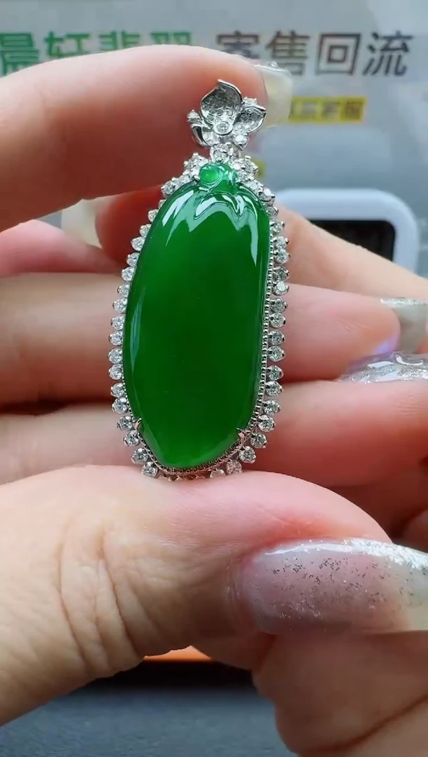颈饰18K金镶嵌翡翠爱**饭寄售回流，不退不换