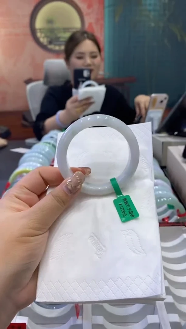 【闪购商品】翡翠手镯未镶嵌多人0011875