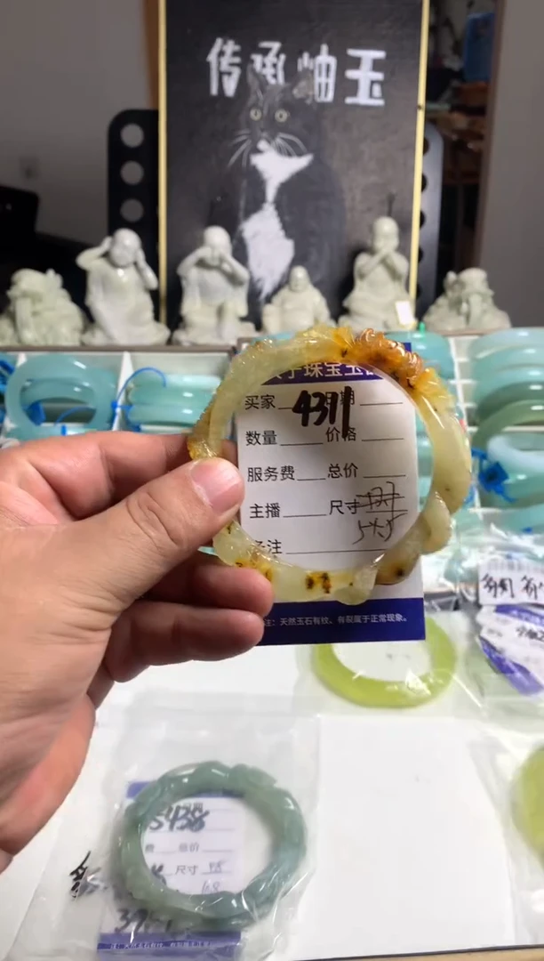 蛇纹石玉未镶嵌手镯豹****?4311