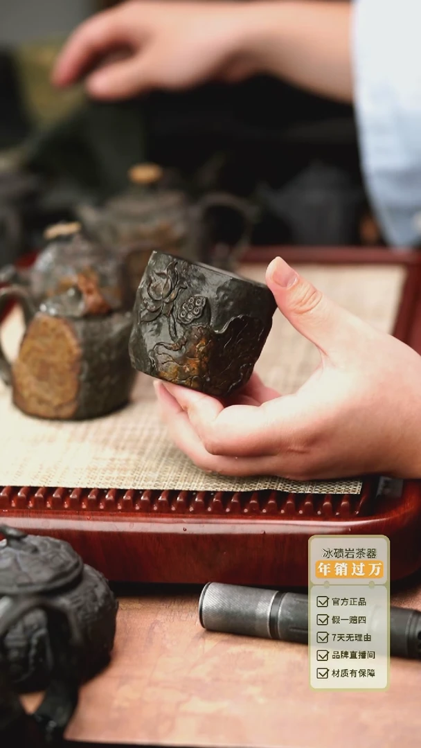 归玉堂冰碛岩重工雕刻荷叶随形杯