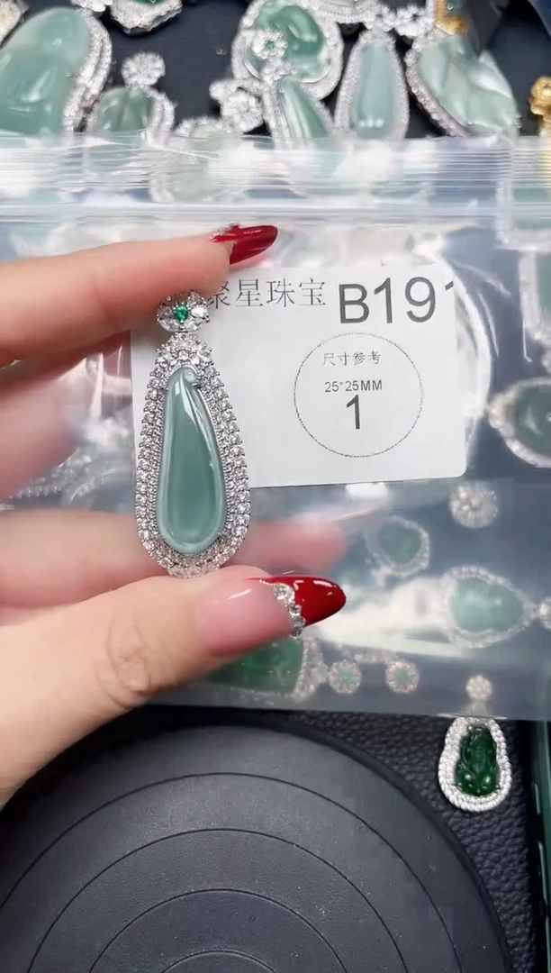 【闪购商品】翡翠颈饰未镶嵌赠皮绳191