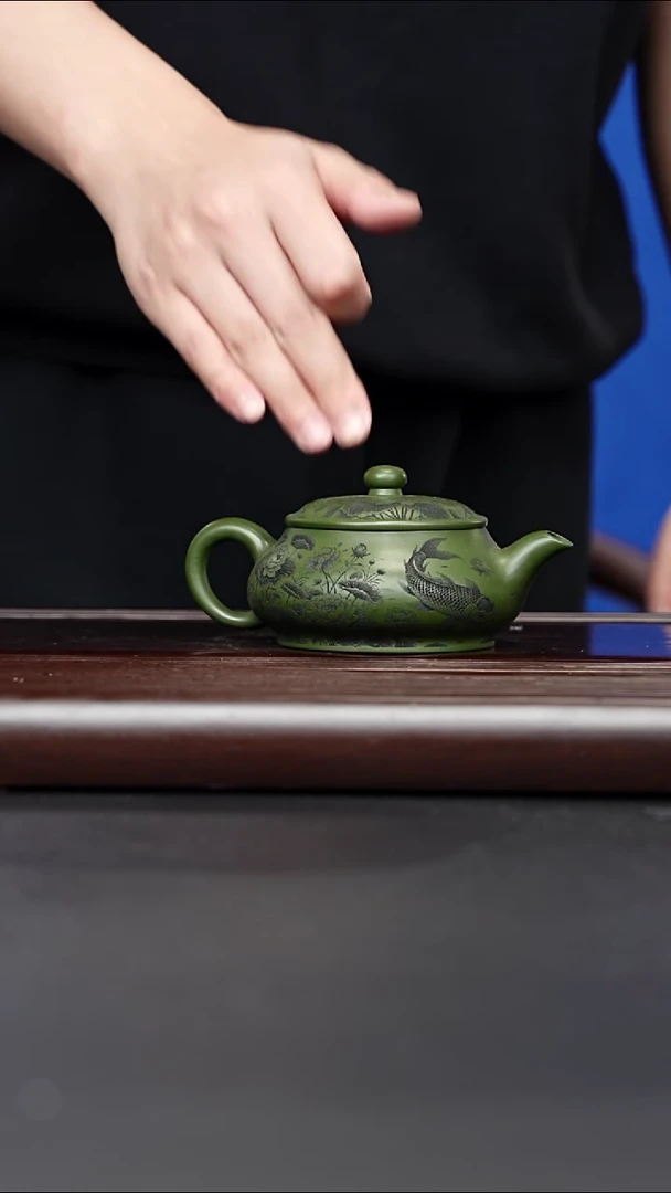 茶壶紫砂宜兴紫砂 荷韵明炉 民国绿泥 范传梅 220cc 175