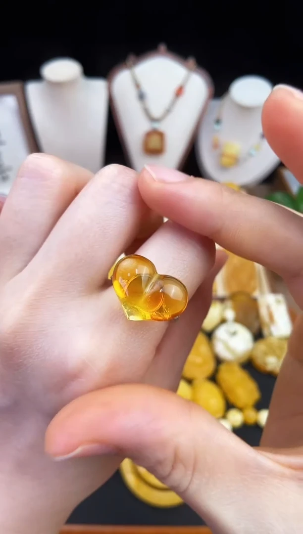 琥珀未镶嵌珠宝奇石柒月
