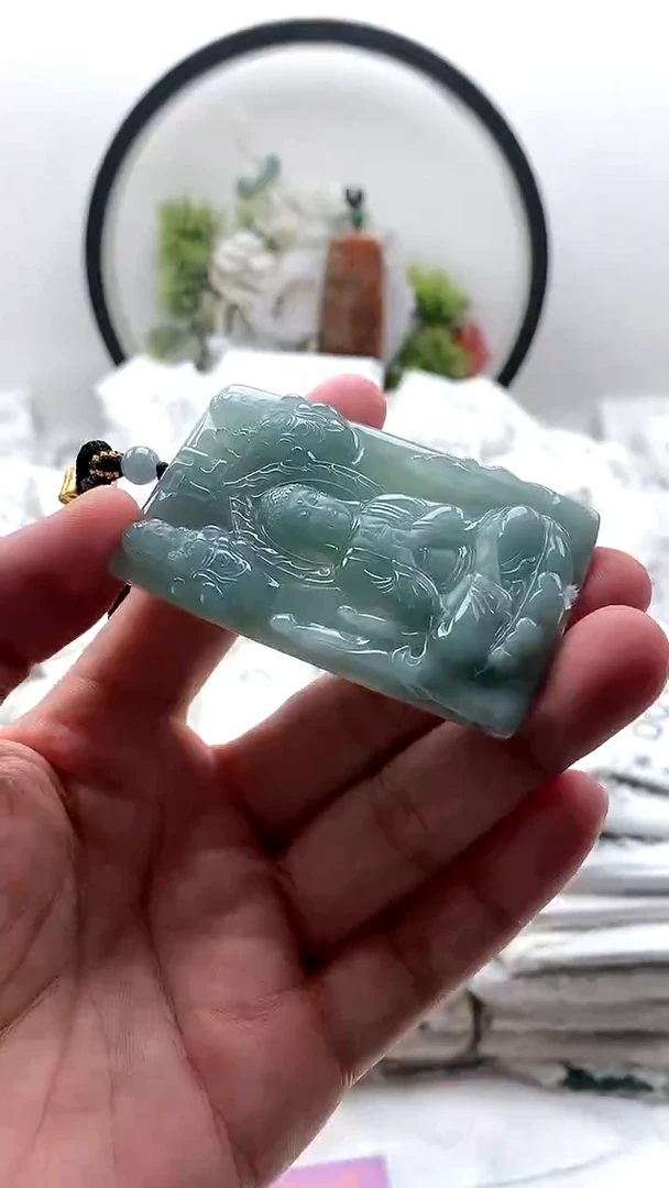 颈饰未镶嵌翡翠大日如来