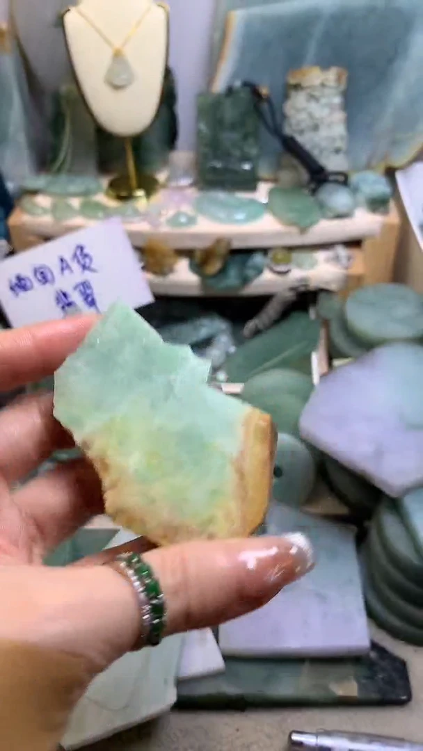 【闪购商品】翡翠挂件未镶嵌缅甸A货翡翠，没有运费险