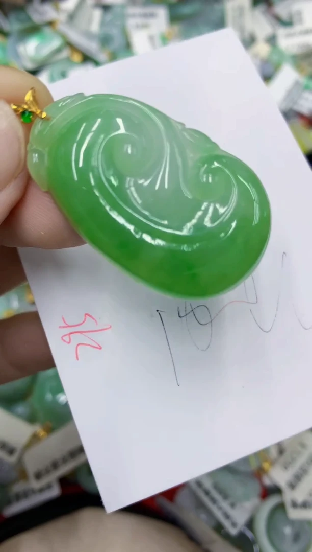 翡翠18K金镶嵌颈饰11111111111