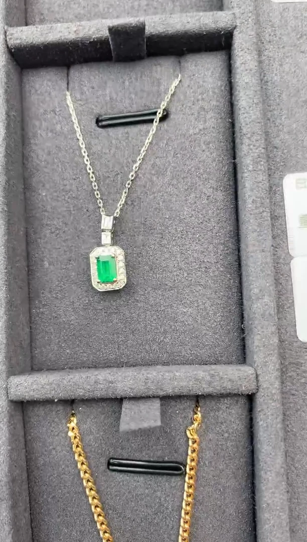 【闪购商品】祖母绿颈饰18K金镶嵌0.29ct祖母绿