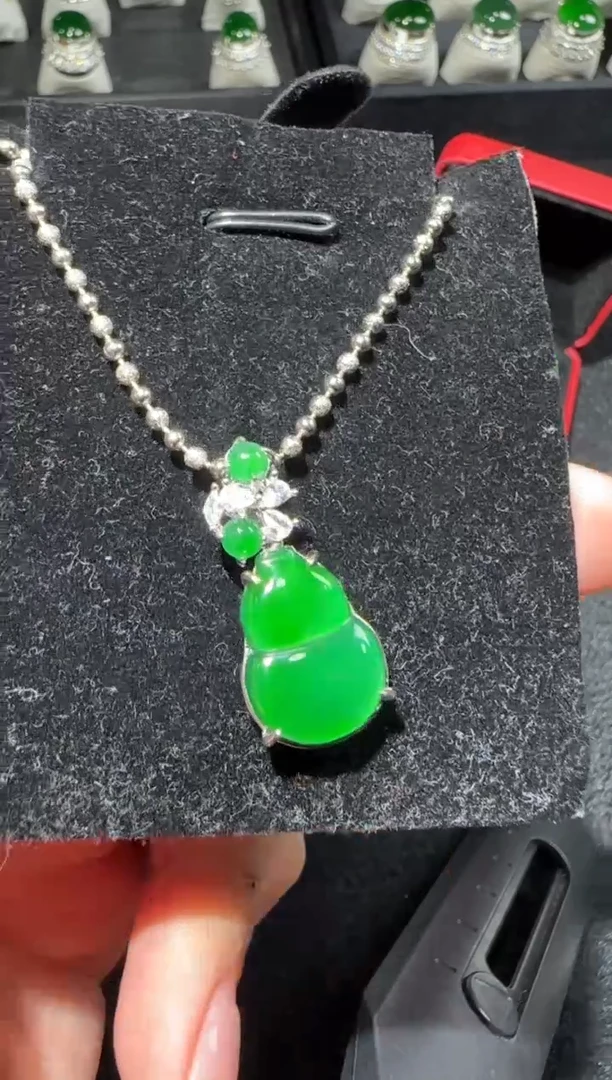 【闪购商品】翡翠吊坠(赠链)未镶嵌多样性发货拍一发一