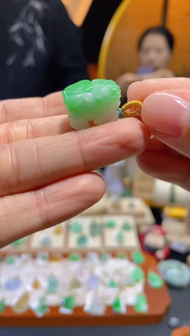 【闪购商品】翡翠颈饰未镶嵌假一赔三