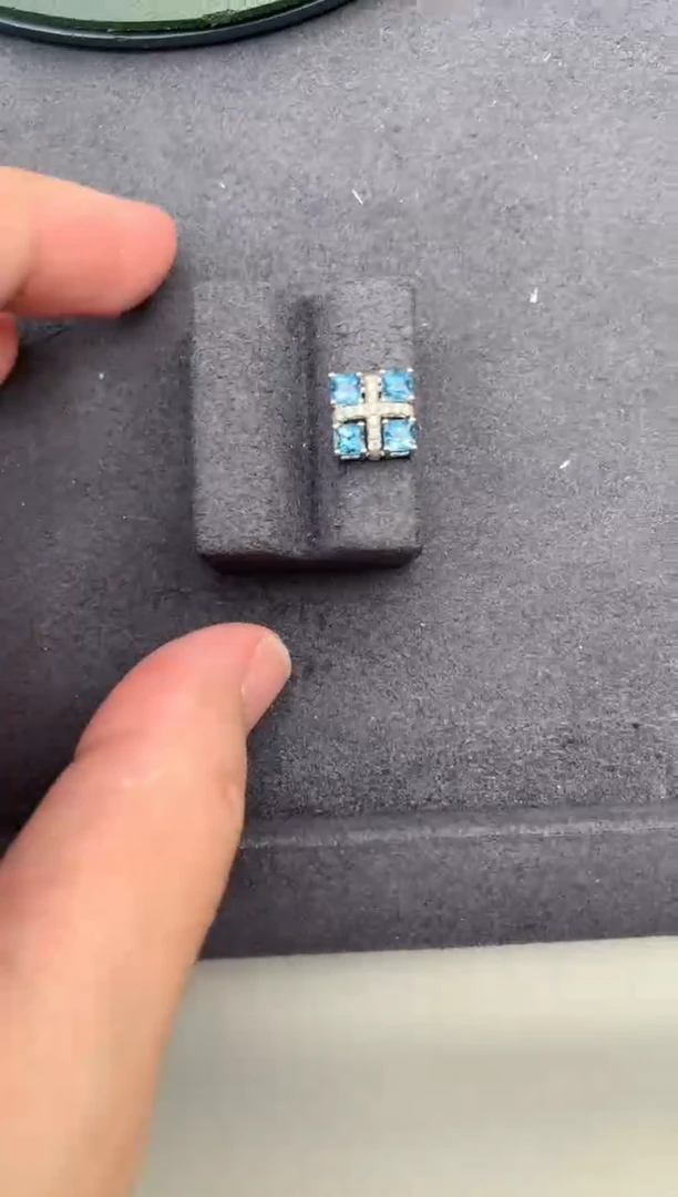 18K金镶嵌颈饰海蓝宝石0.59ct海蓝宝  定制  BD