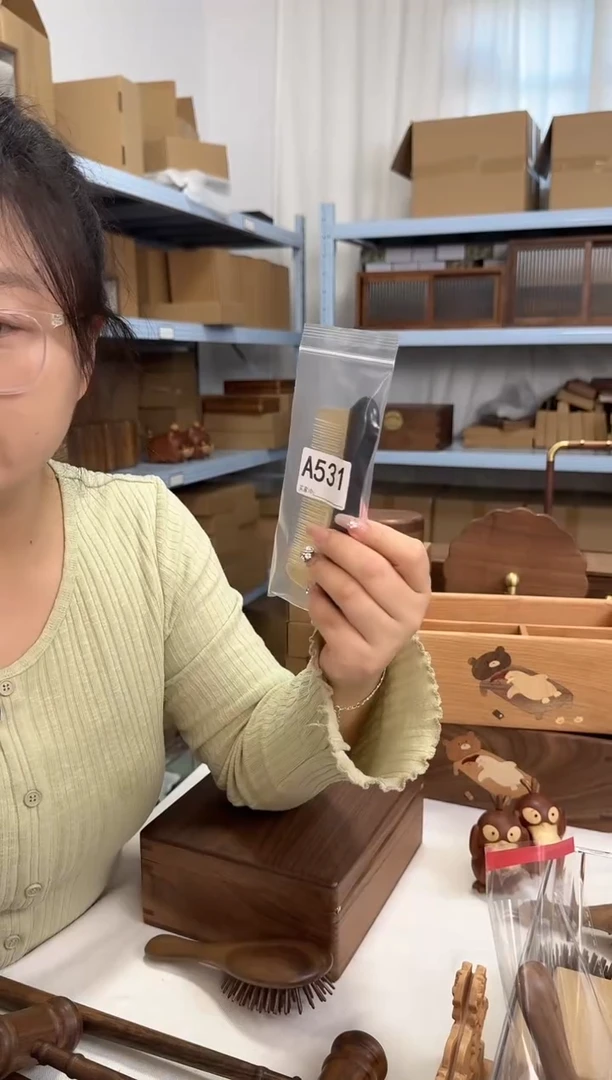 木531紫光檀无柄细齿羊角梳子特价