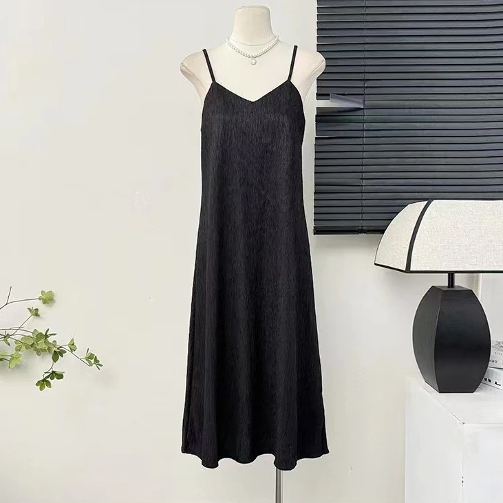 鲸鱼大码#纯色肌理感V领连衣裙中长款V领显瘦气质长裙吊带褶皱裙
