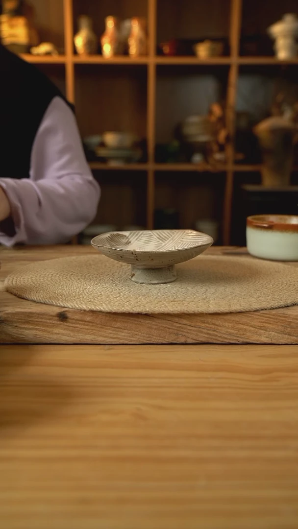 117奶咖棕系列的高脚刻刀盘子1个