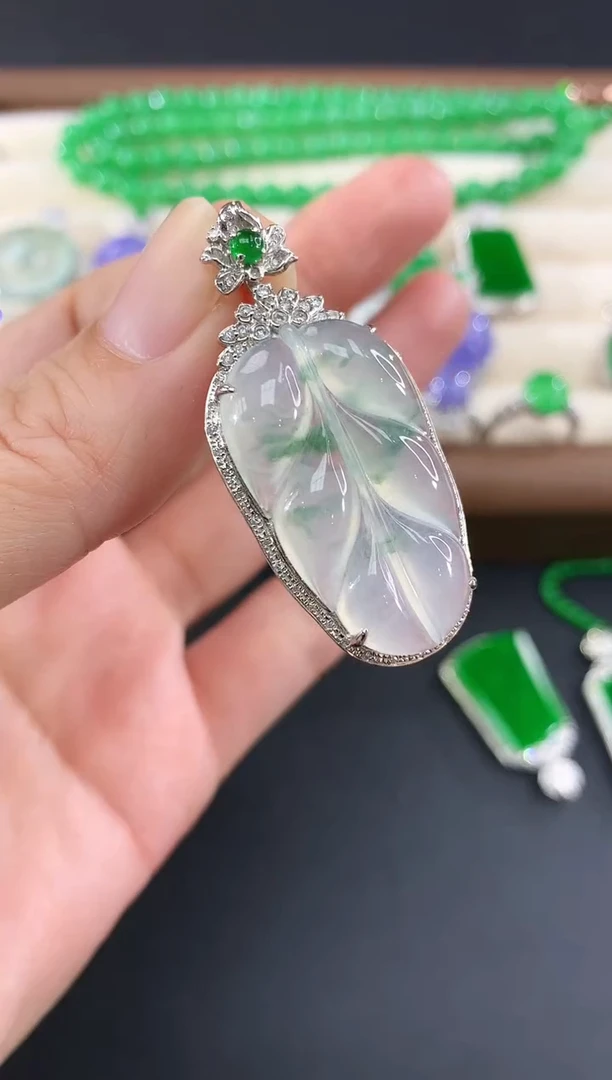 吊坠(不含链)18K金镶嵌翡翠55|6800