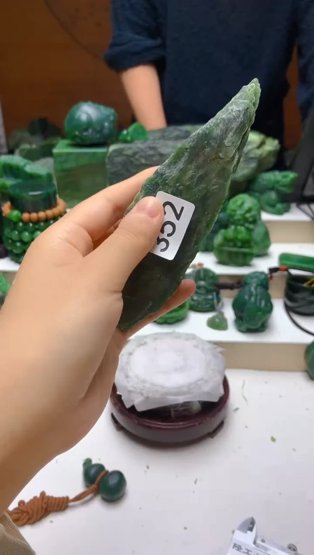 未镶嵌和田玉（碧玉）珠宝半成品352