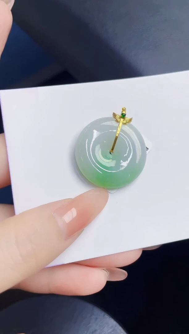 颈饰18K金镶嵌翡翠缅甸天然翡翠A货