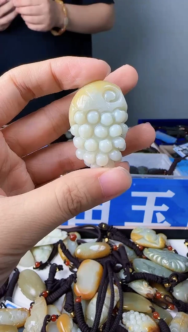 和田玉未镶嵌颈饰1