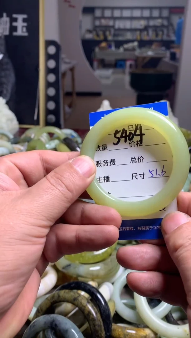 【闪购商品】蛇纹石玉手镯未镶嵌5404
