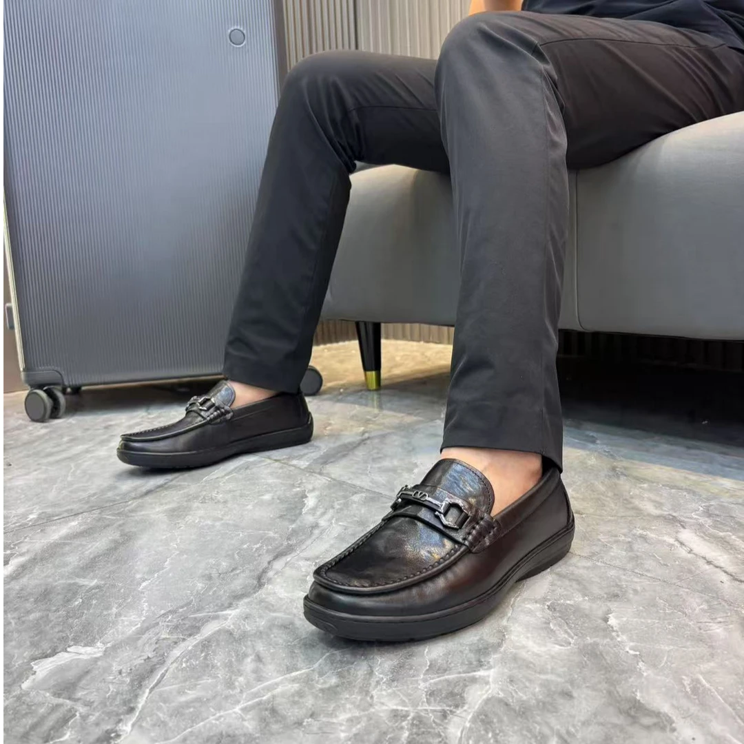 2025秋季新款男士时尚厚底大头商务休闲皮鞋男鞋