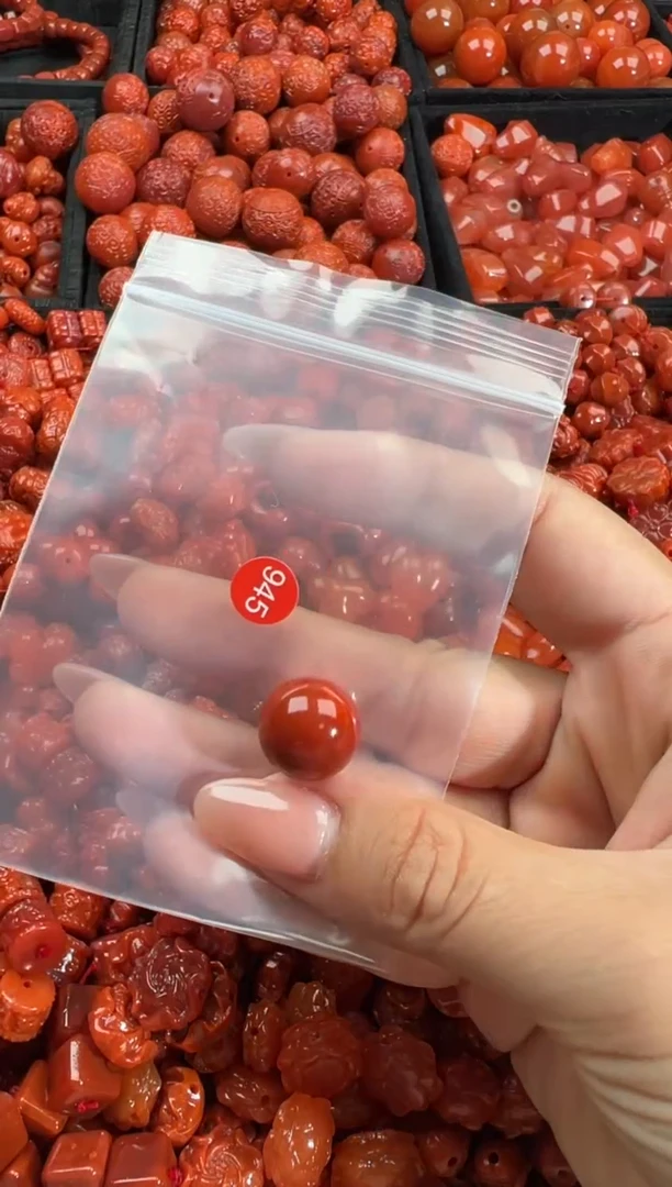 南红玛瑙未镶嵌颈饰1