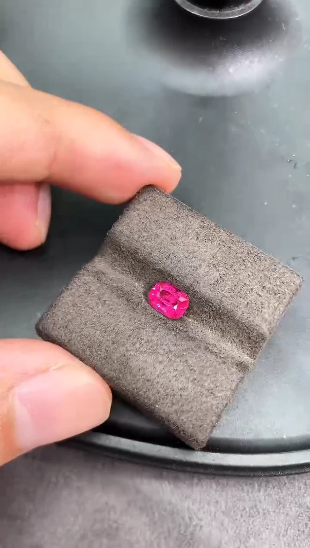 裸石尖晶石a-556 0.97ct mx 超绝 送吉尔得