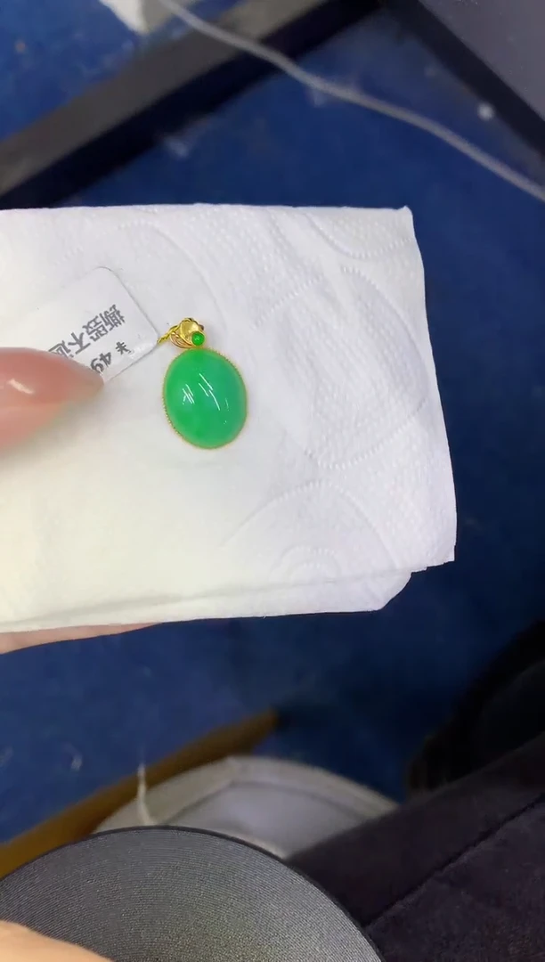 颈饰18K金镶嵌翡翠缅甸天然翡翠a货