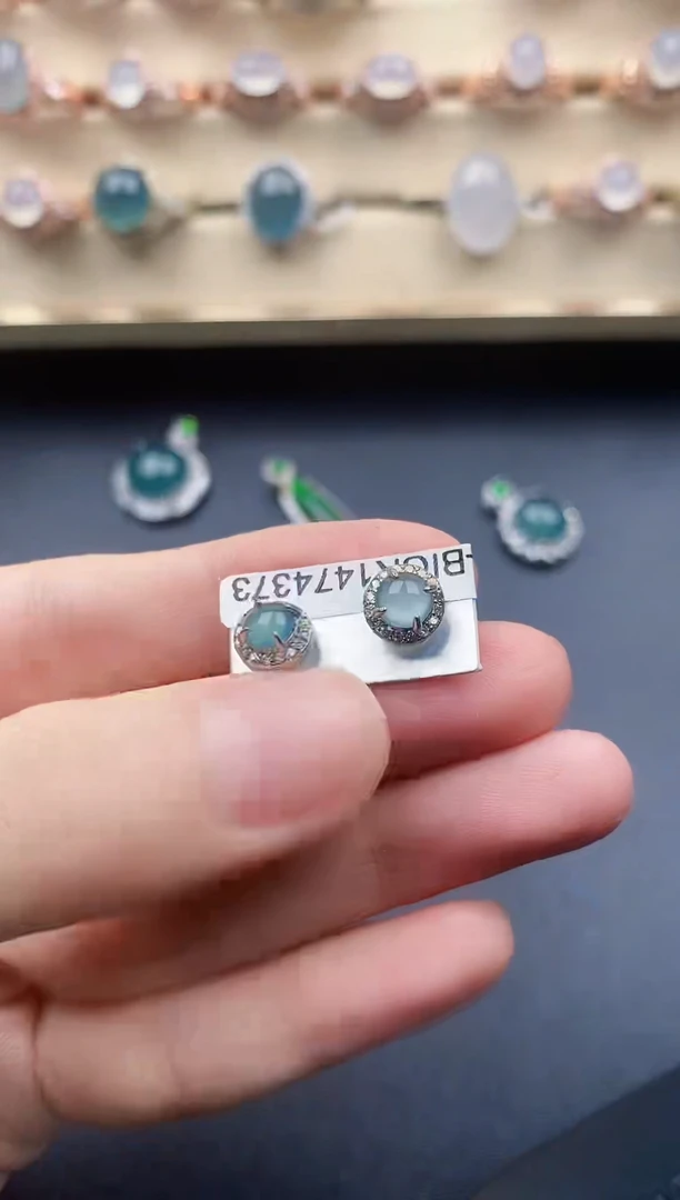 翡翠未镶嵌耳饰一物一证一礼盒