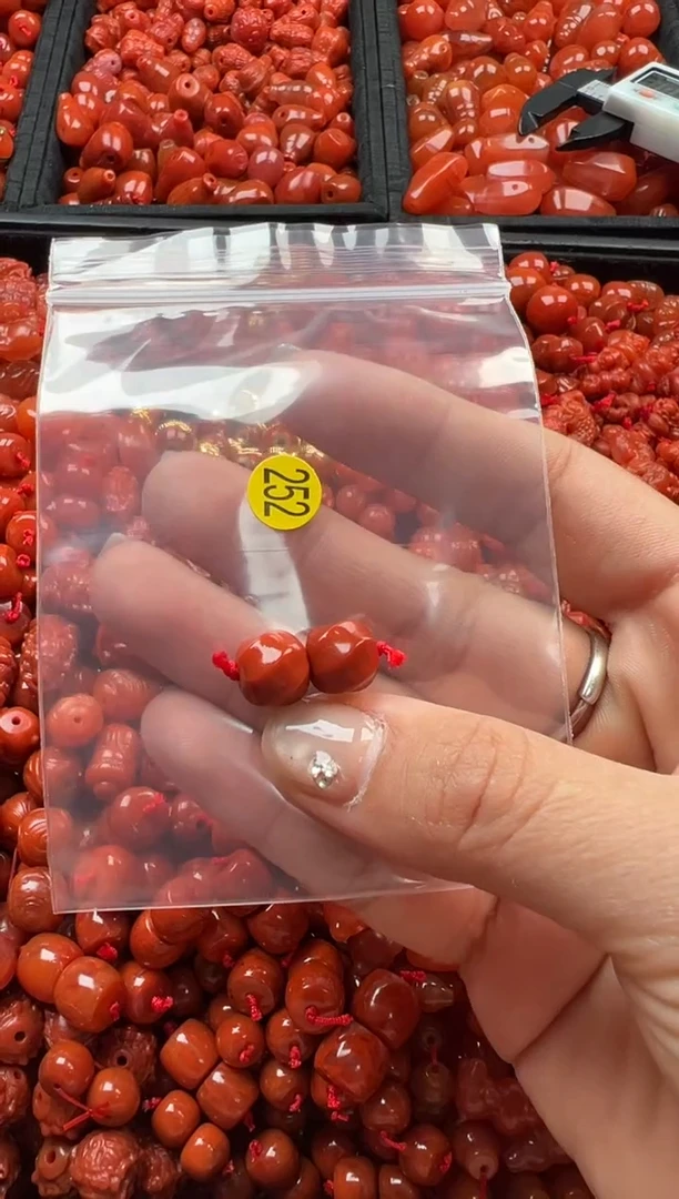 【闪购商品】南红玛瑙颈饰未镶嵌1