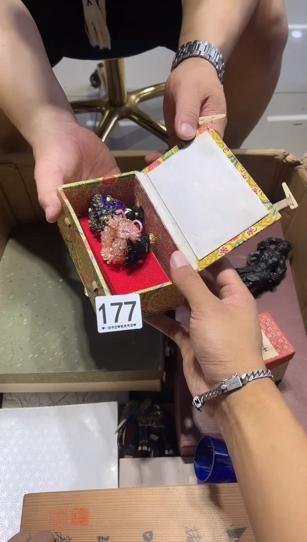 瓷片我****?177........