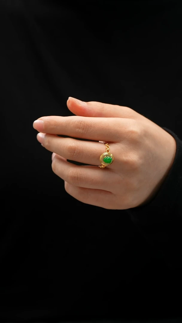 18K金镶嵌戒指翡翠戒指