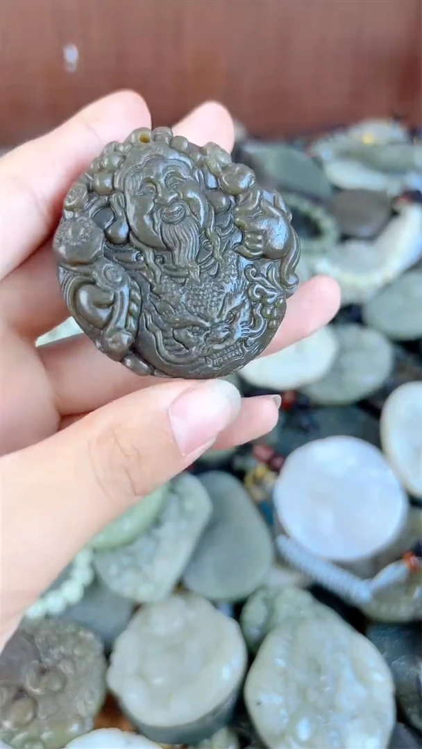 和田玉未镶嵌颈饰1