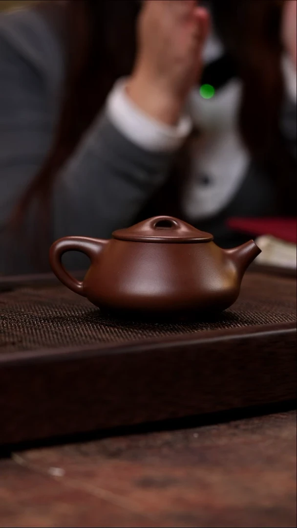 宜兴紫砂极紫泥景舟石瓢
