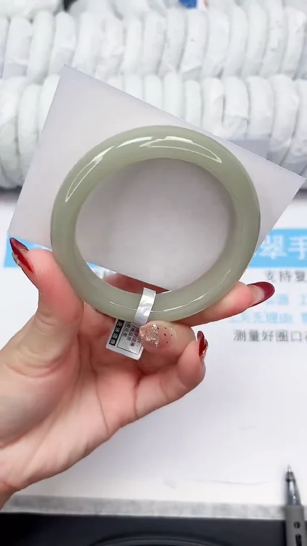 未镶嵌手镯石英质玉59-62.3DK