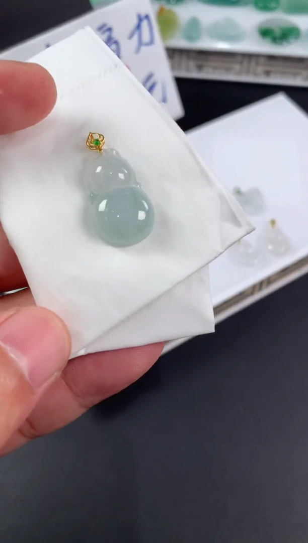 颈饰18K金镶嵌翡翠翡翠